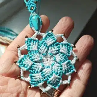 Collar Mandala Azul Turquesa- LUZ Mandala hecho a mano. Mandala azul. Joyería artesanal. Joyería espiritual.    