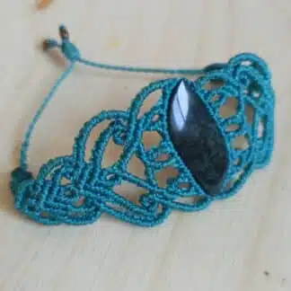 Pulsera de obsidiana grande macramé. Pulsera de obsidiana. pulsera de macramé. Hecho a mano. Pulsera única. Pulsera azul. Joyería artesanal. Boho. Joyería bohemia