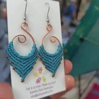Pendientes de macramé azules hechos a mano, pendientes artesanales, pendientes bohemios