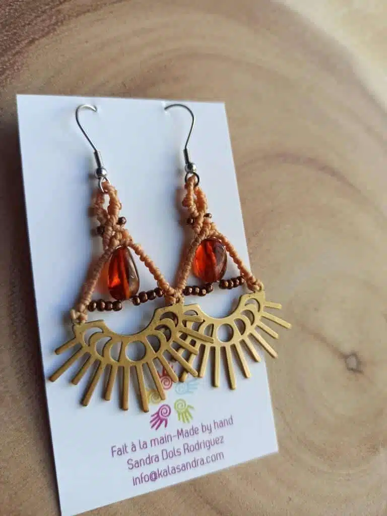 DIANA- pendientes de macramé con ámbar y diseño de metal en latón - Imagen 2